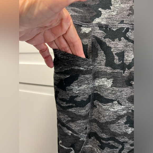 STRUT-THIS Black And Gray Camo Leggings Size Women’s One Size - Picture 2 of 8